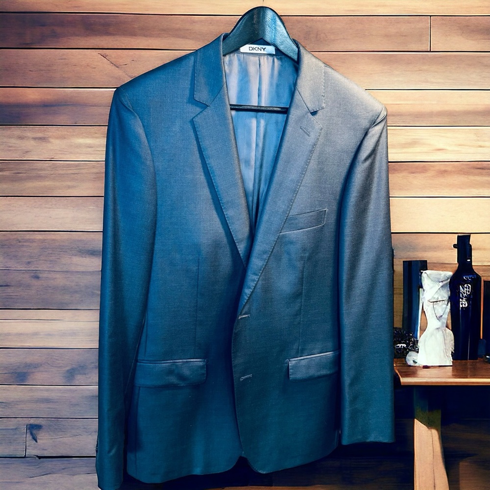 DKNY Men’s Gray Suit SZ 40R